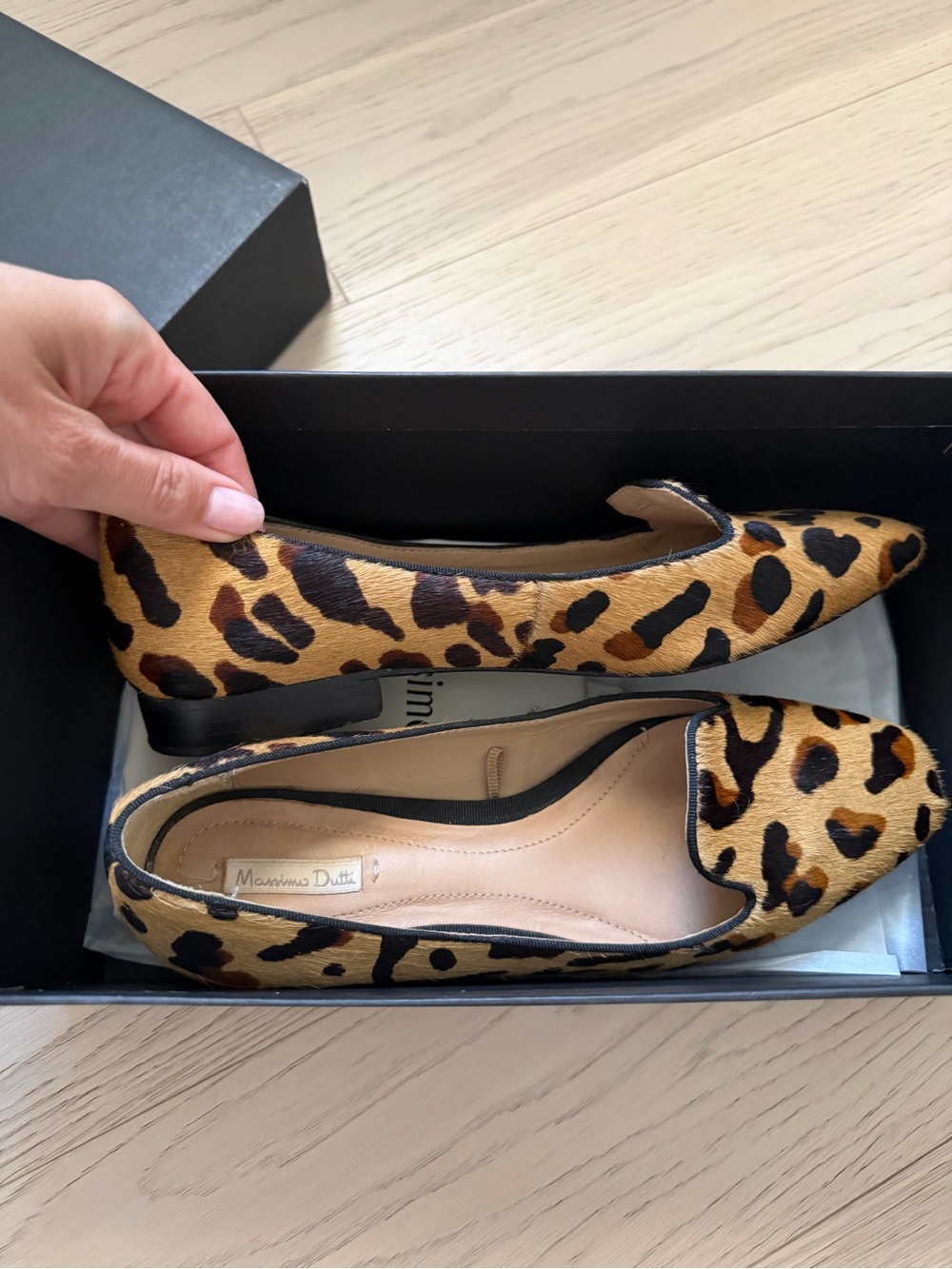 Massimo Dutti Leopard Print Pointed Flats in Tan & Black - Picture 3 of 6